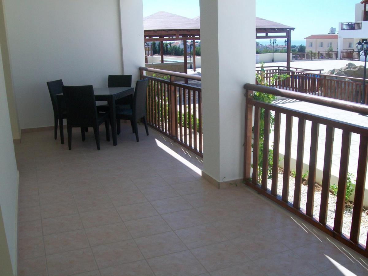 C5 Vanessa Poolside Apartment Peyia Exterior photo