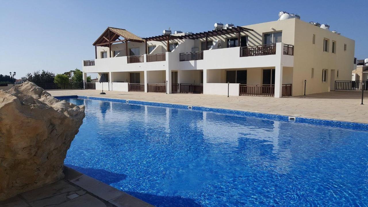 C5 Vanessa Poolside Apartment Peyia Exterior photo